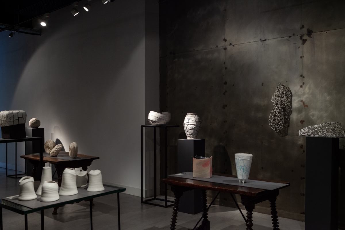 The Art of Emptiness: Contemporary Ceramists at Artur Ramon Gallery ...