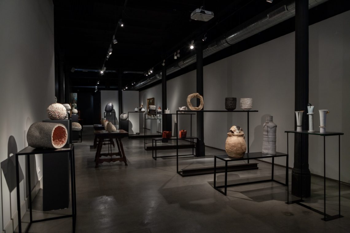 The Art of Emptiness: Contemporary Ceramists at Artur Ramon Gallery ...